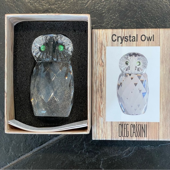 Oleg Cassini Crystal Owl with Green eyes. Paperweight - Picture 10 of 11